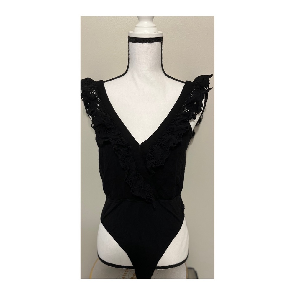 FOREVER 21 | V Neck Black Eyelet Bodysuit